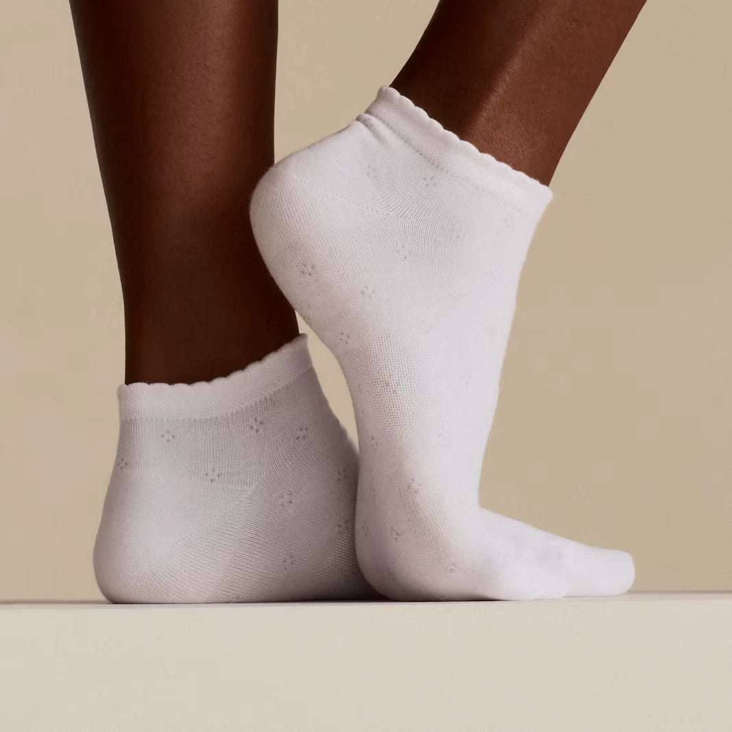 Women’s Scallop Lightweight Ankle Socks - US 8320